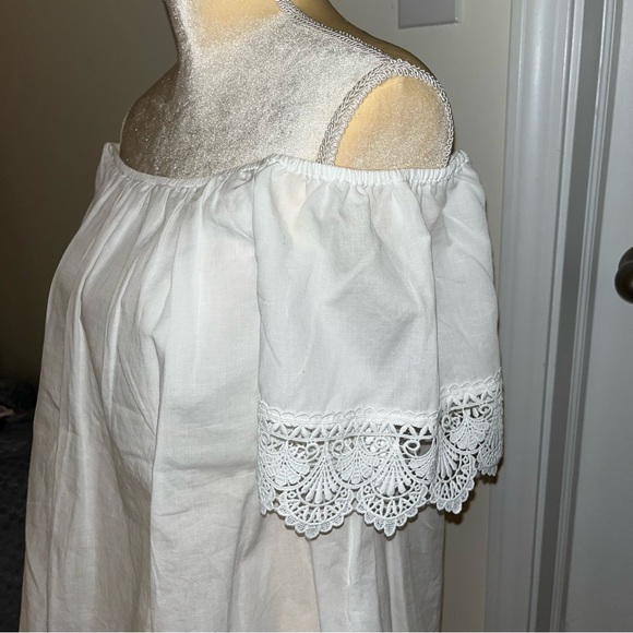 EXPRESS Off the Shoulder Top - Picture 3 of 5